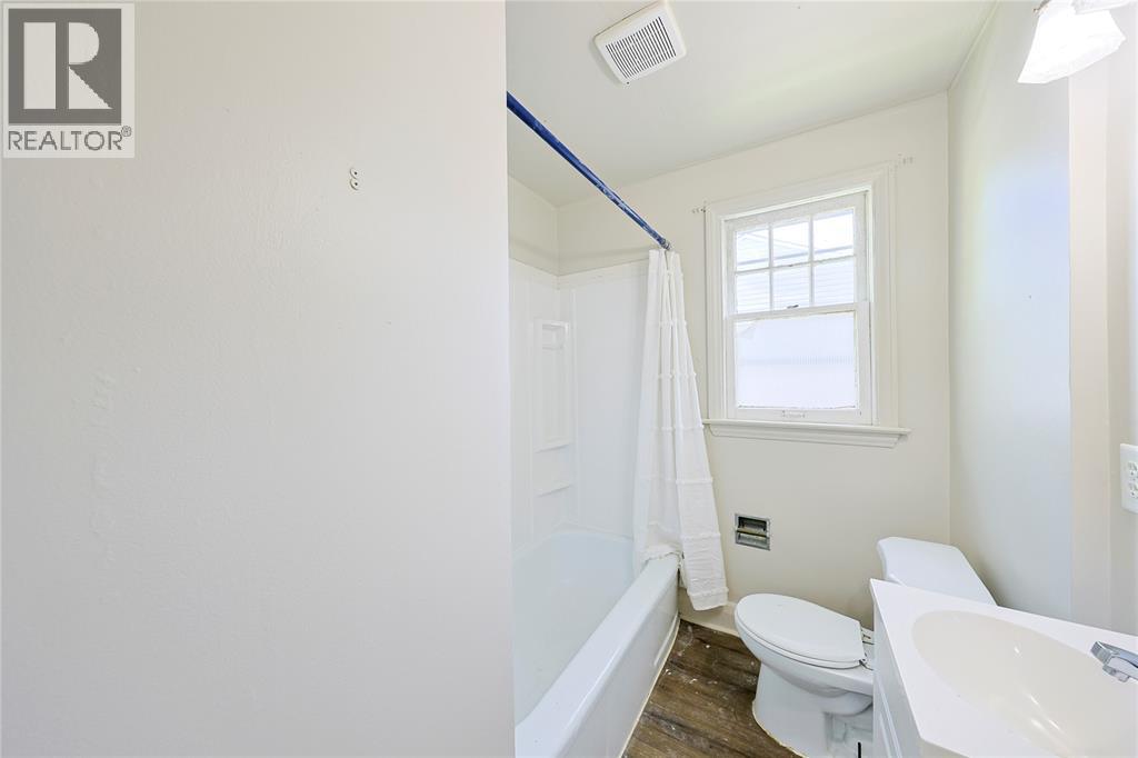 898 GRANDVIEW AVENUE - 9