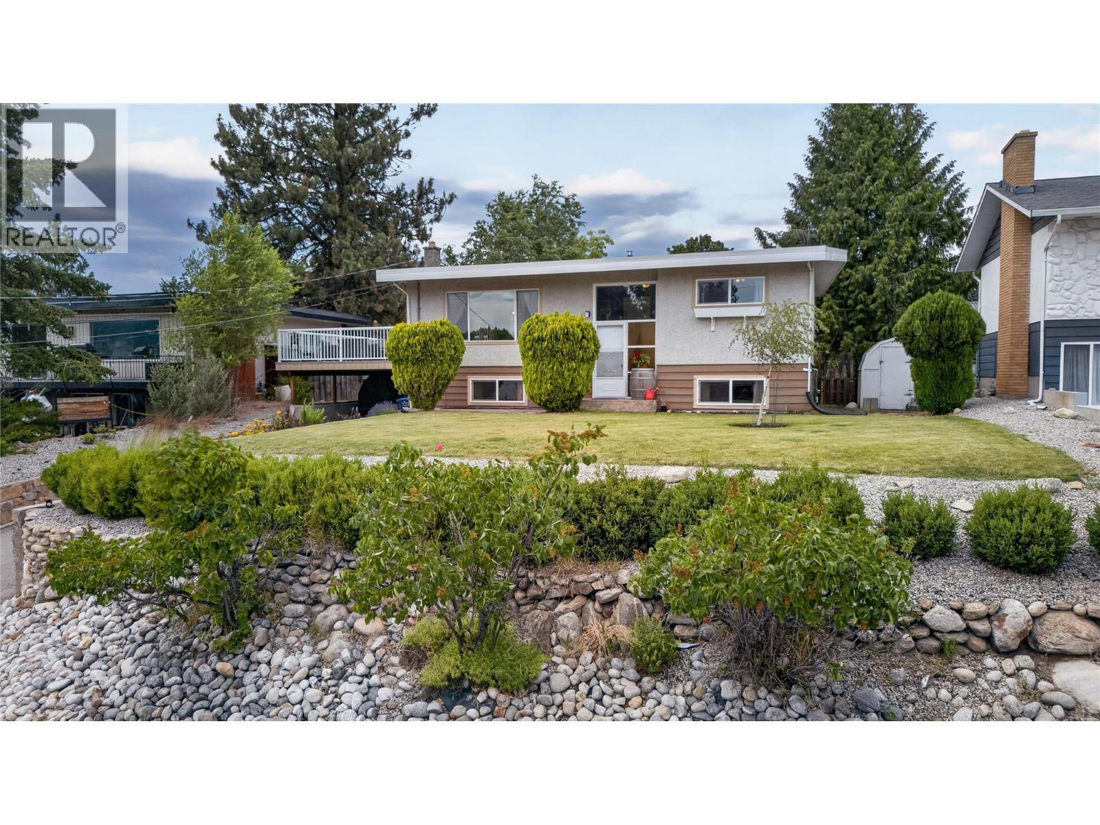 162 Woodlands Place - 1