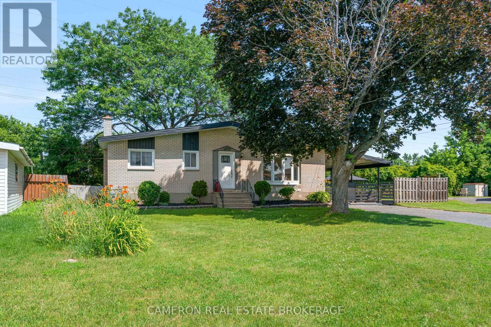 255 LAFRAMBOISE AVENUE - 1