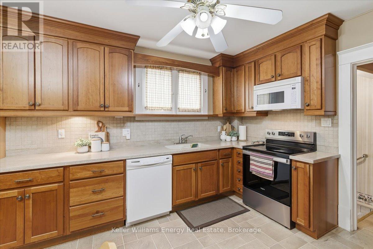 482 SIMCOE STREET N - 11