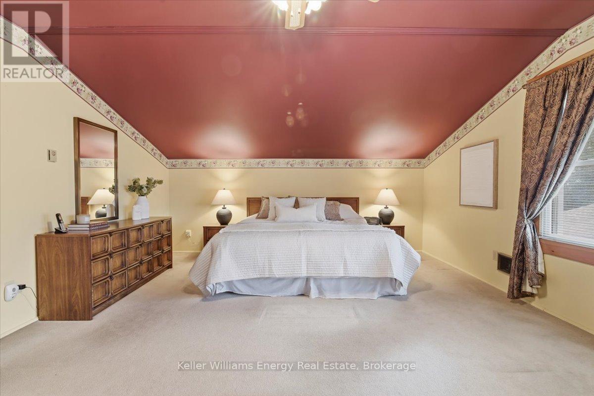 482 SIMCOE STREET N - 20