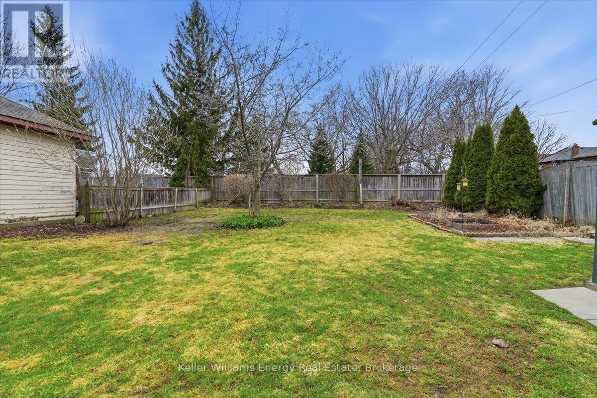 482 SIMCOE STREET N - 23