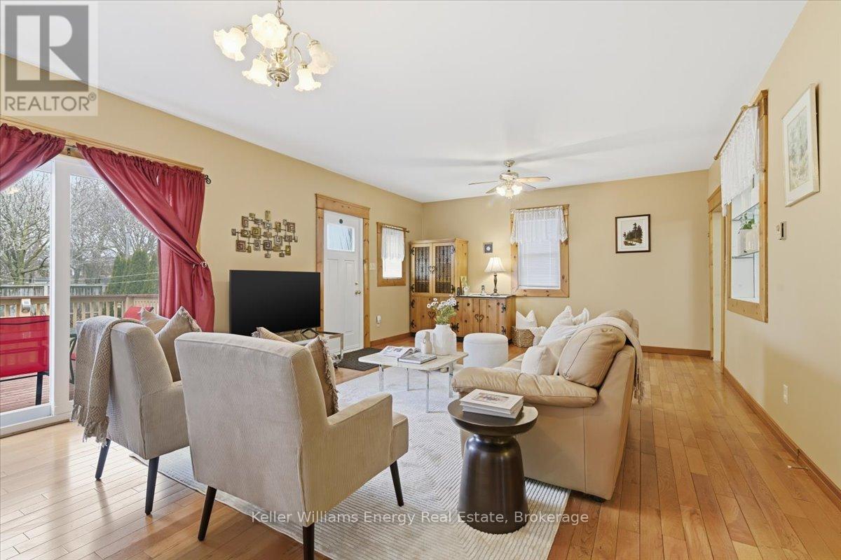 482 SIMCOE STREET N - 8
