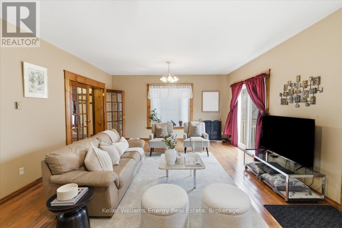 482 SIMCOE STREET N - 9