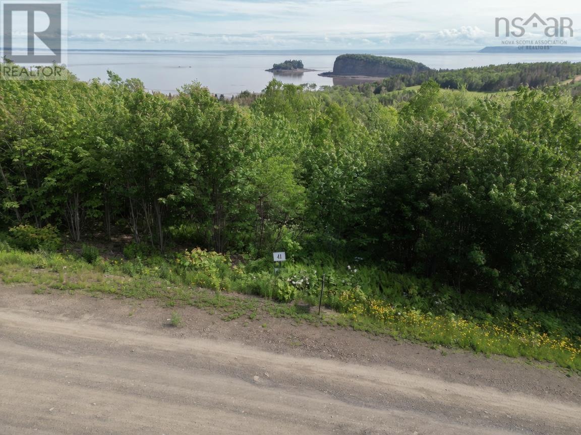 41 Rockcliffe Drive, Two Islands — photo 2