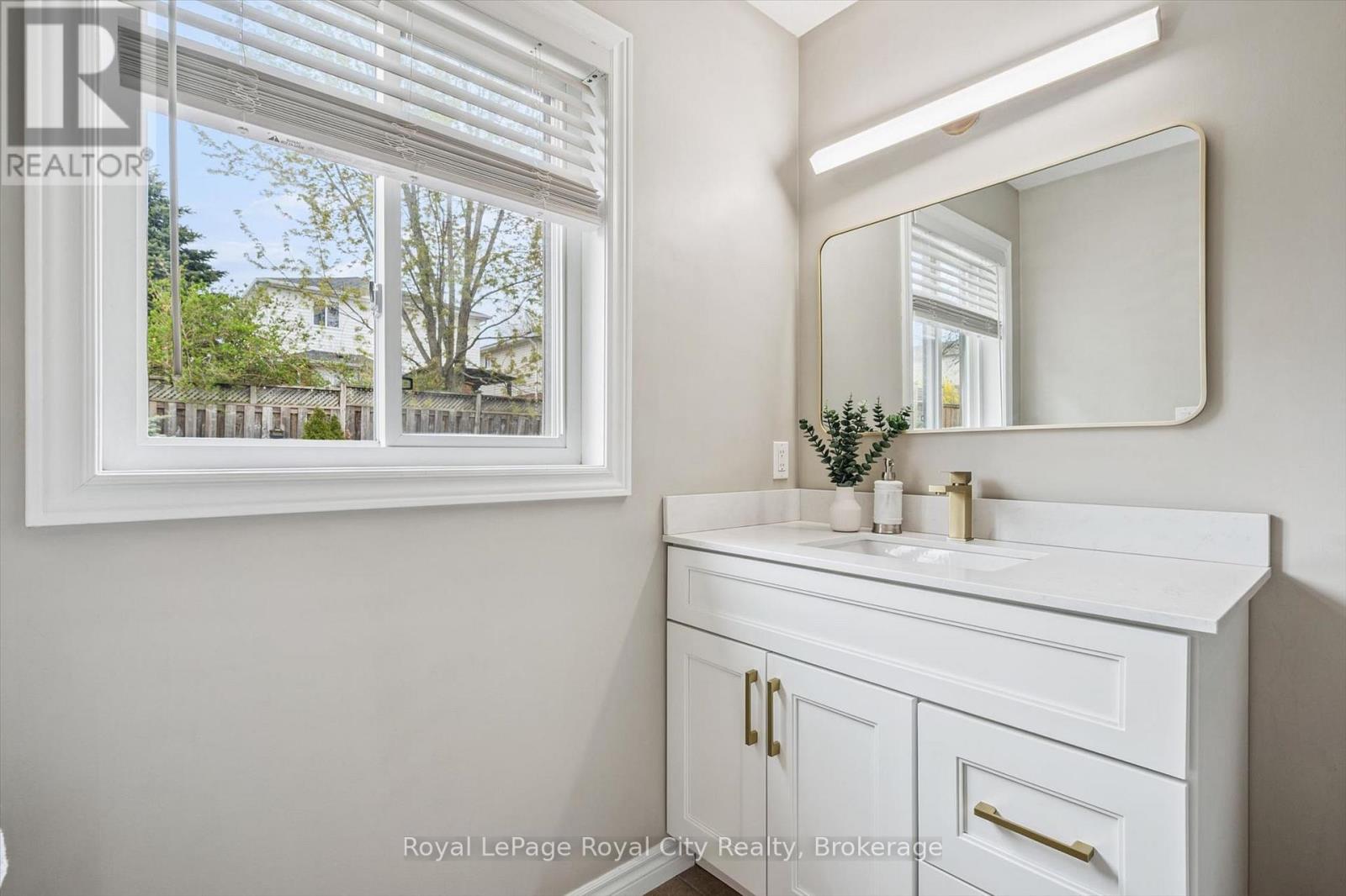 144 KEMP CRESCENT - 22