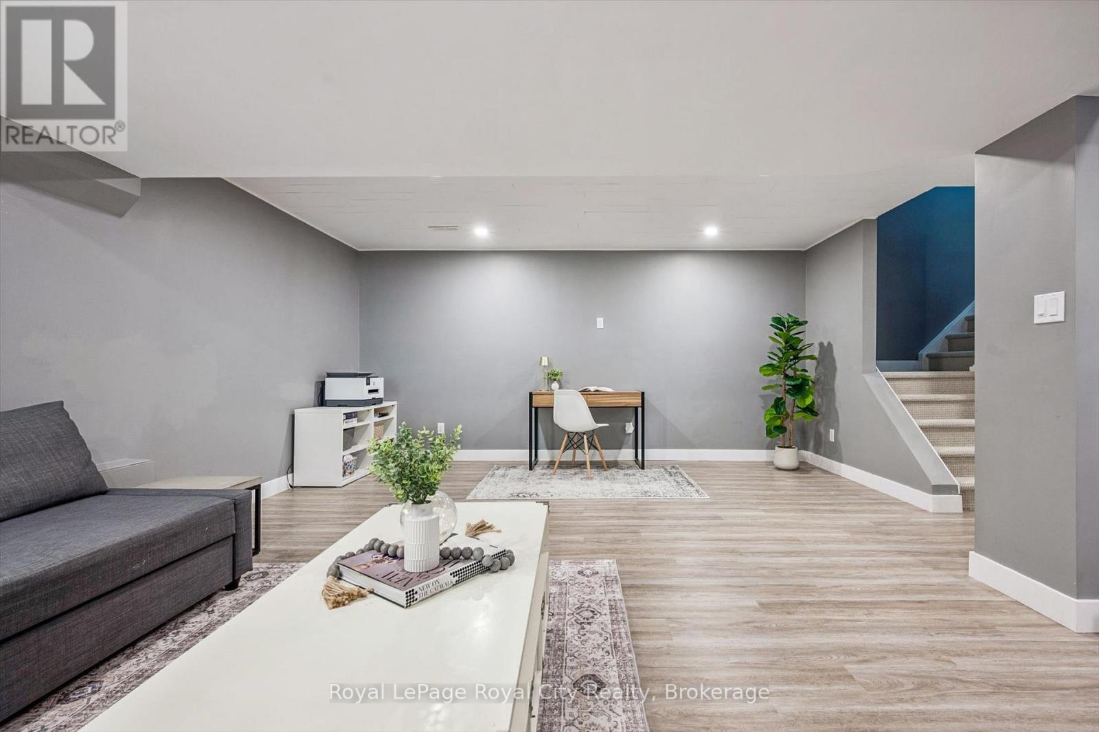 144 KEMP CRESCENT - 32