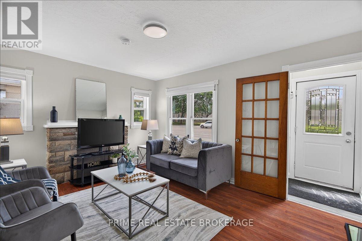 63 RIVERSIDE DRIVE - 10