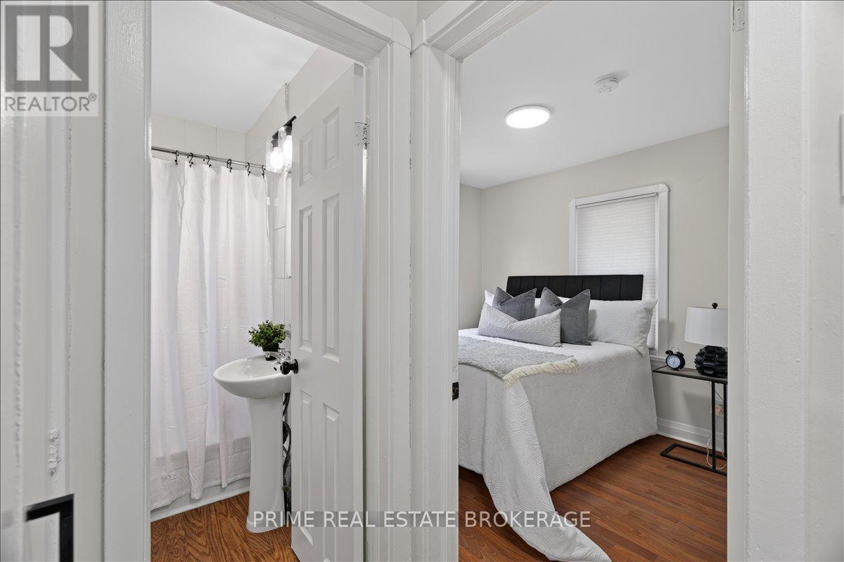 63 RIVERSIDE DRIVE - 18