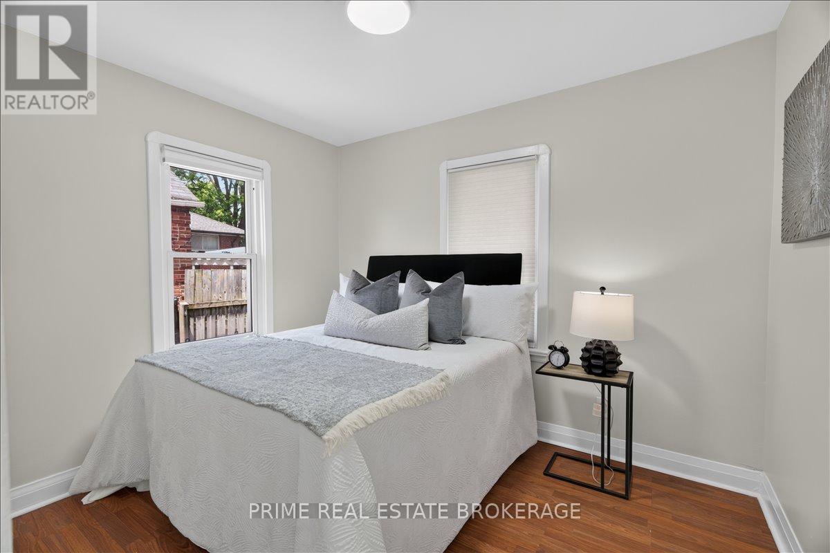 63 RIVERSIDE DRIVE - 19