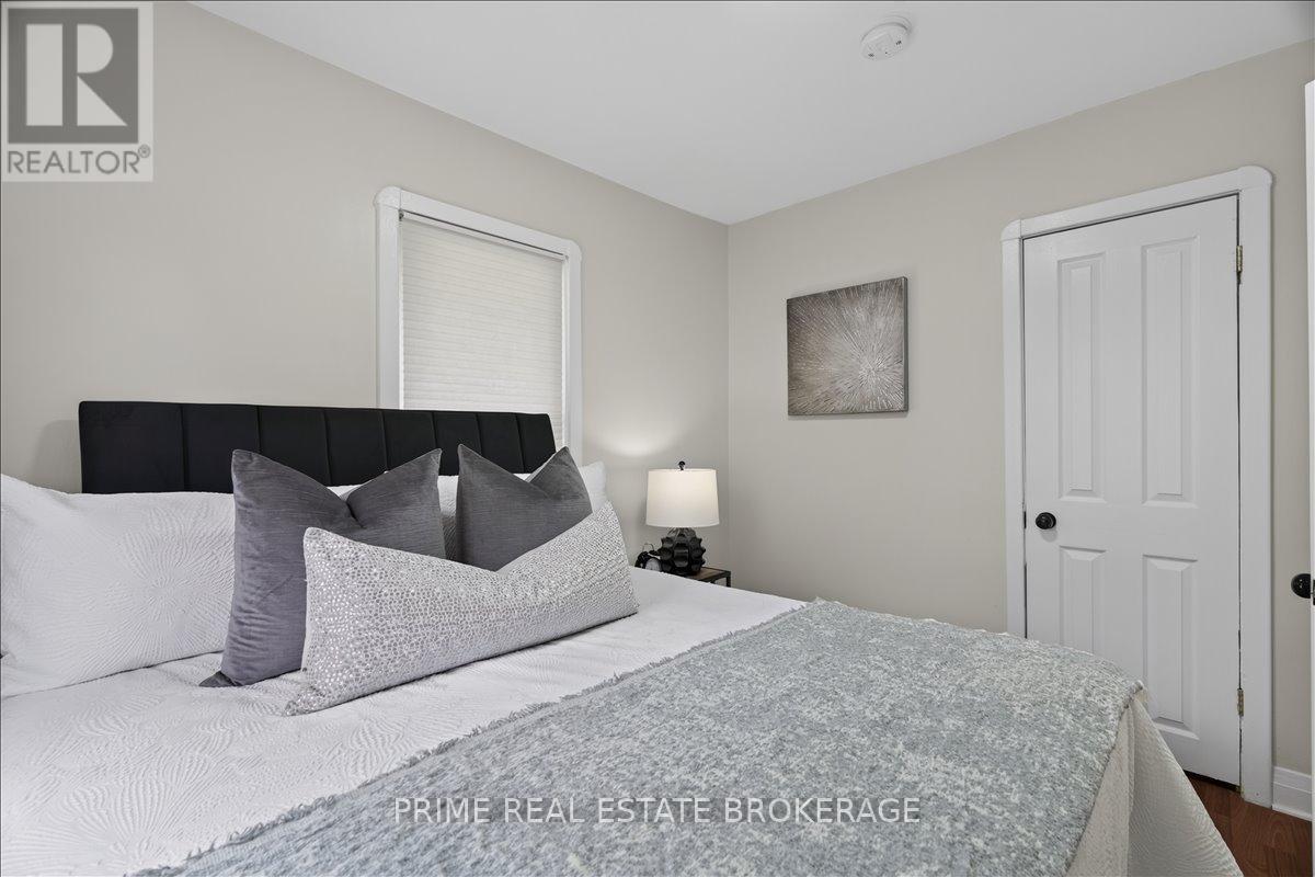 63 RIVERSIDE DRIVE - 20
