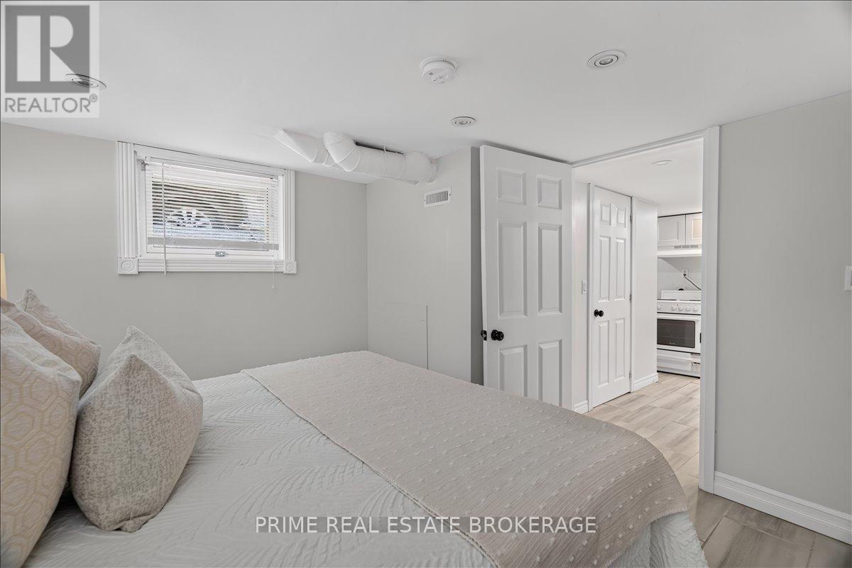 63 RIVERSIDE DRIVE - 30