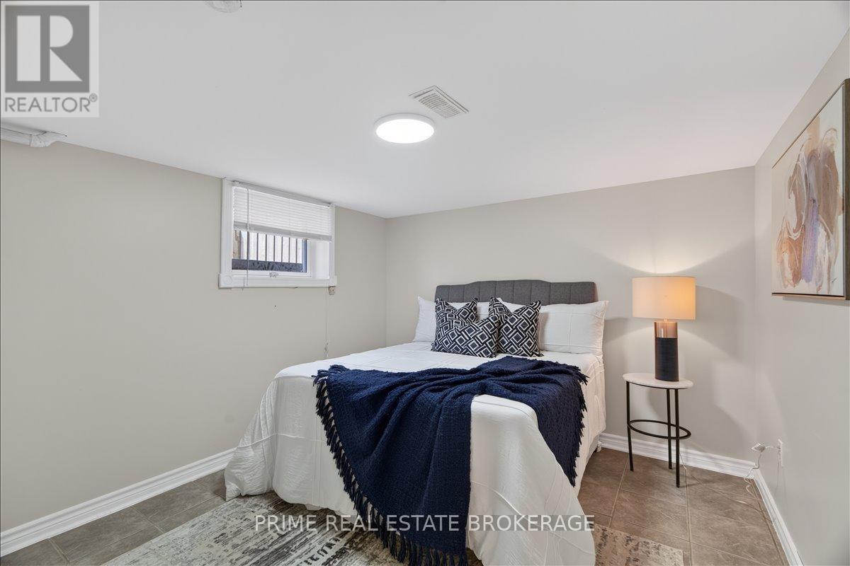 63 RIVERSIDE DRIVE - 31