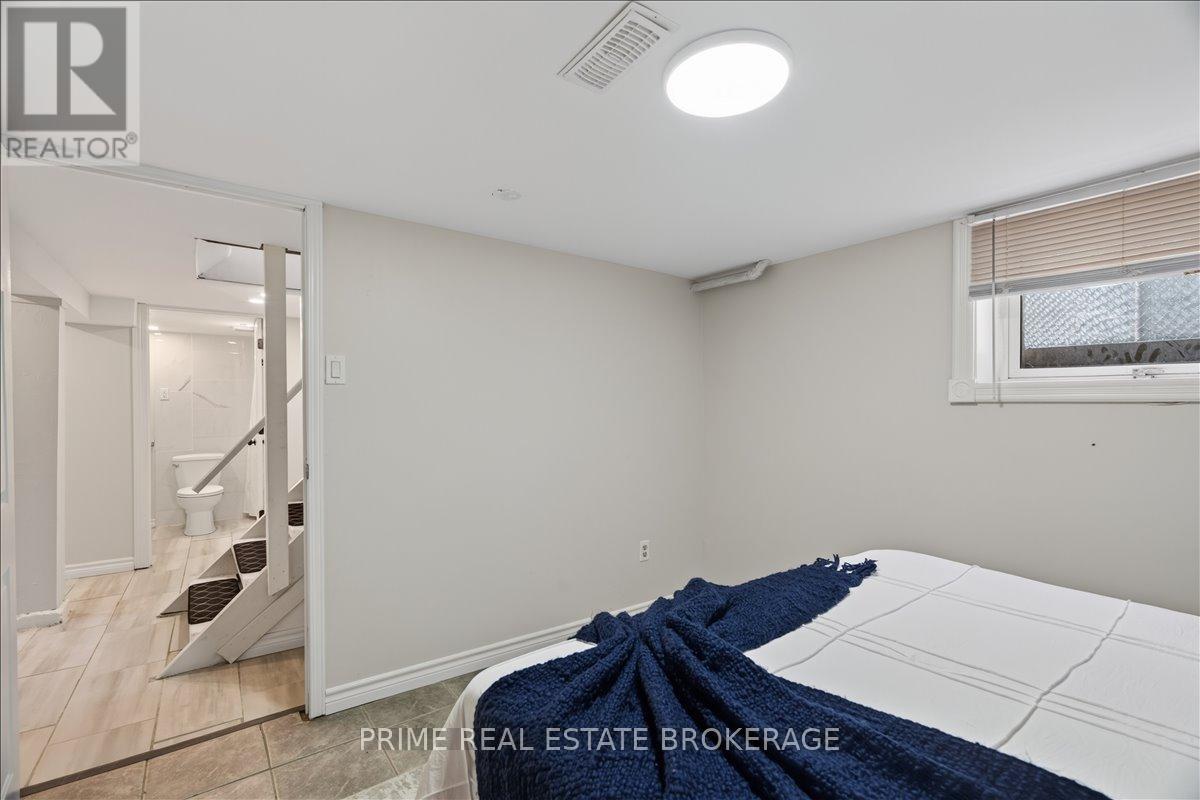 63 RIVERSIDE DRIVE - 32