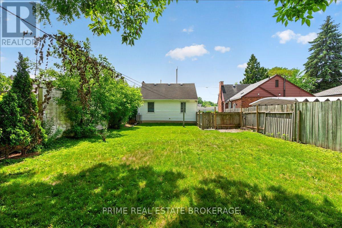 63 RIVERSIDE DRIVE - 35