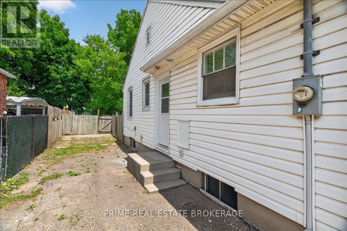 63 RIVERSIDE DRIVE - 36