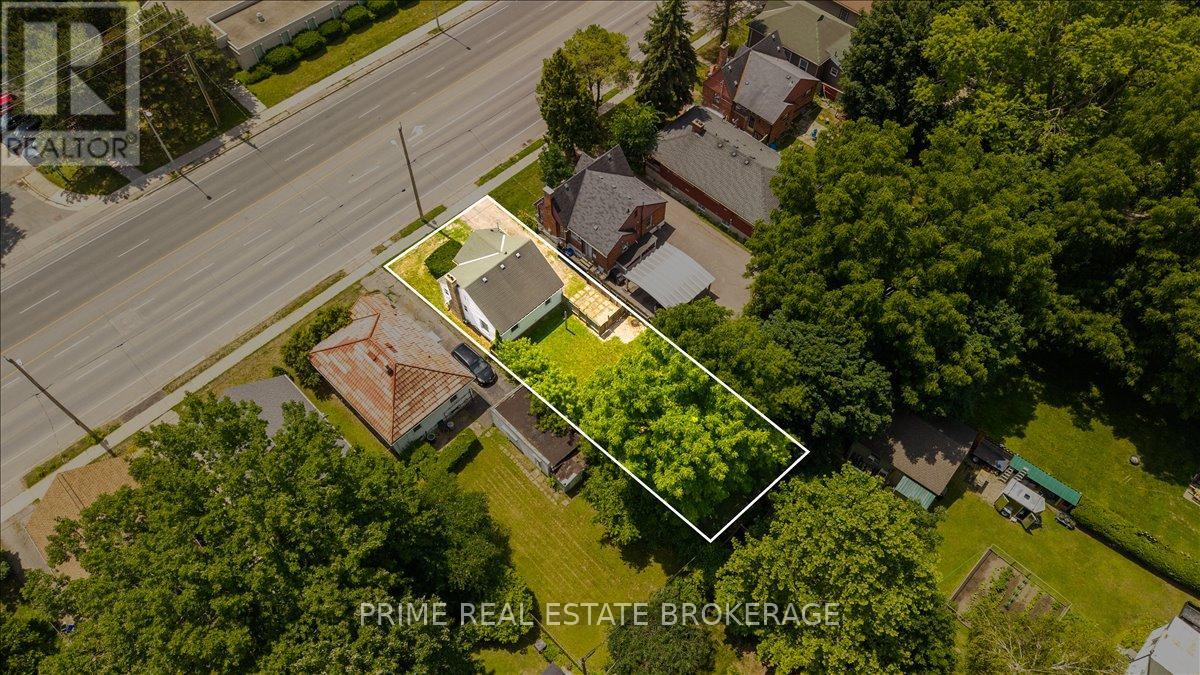 63 RIVERSIDE DRIVE - 8