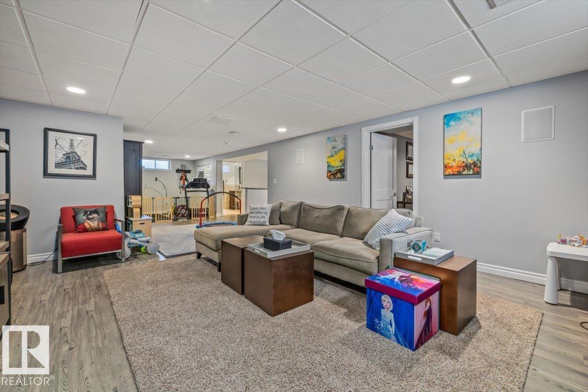 8119 145 ST NW — photo 33