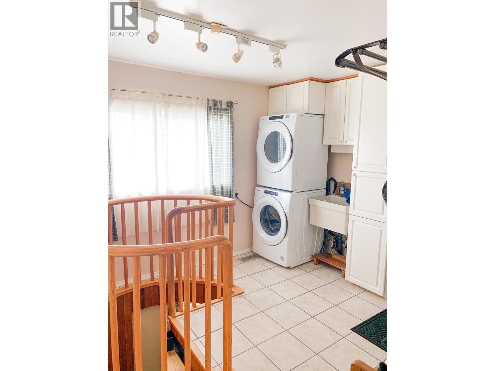 216 3RD AVENUE - 10