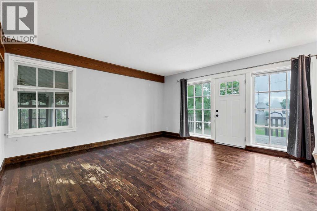 315 2 Street NW — photo 8