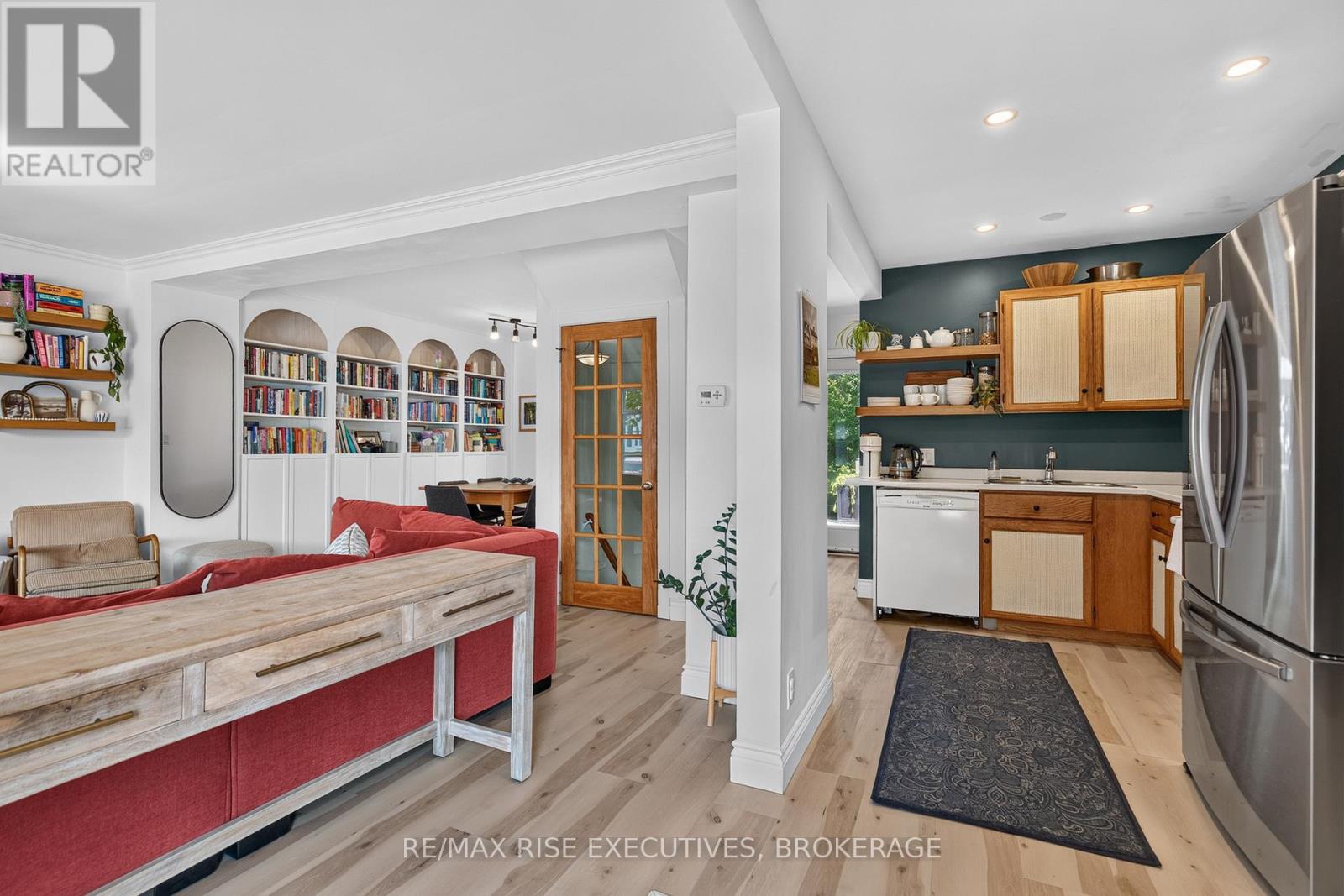 807 BROCK STREET - 15