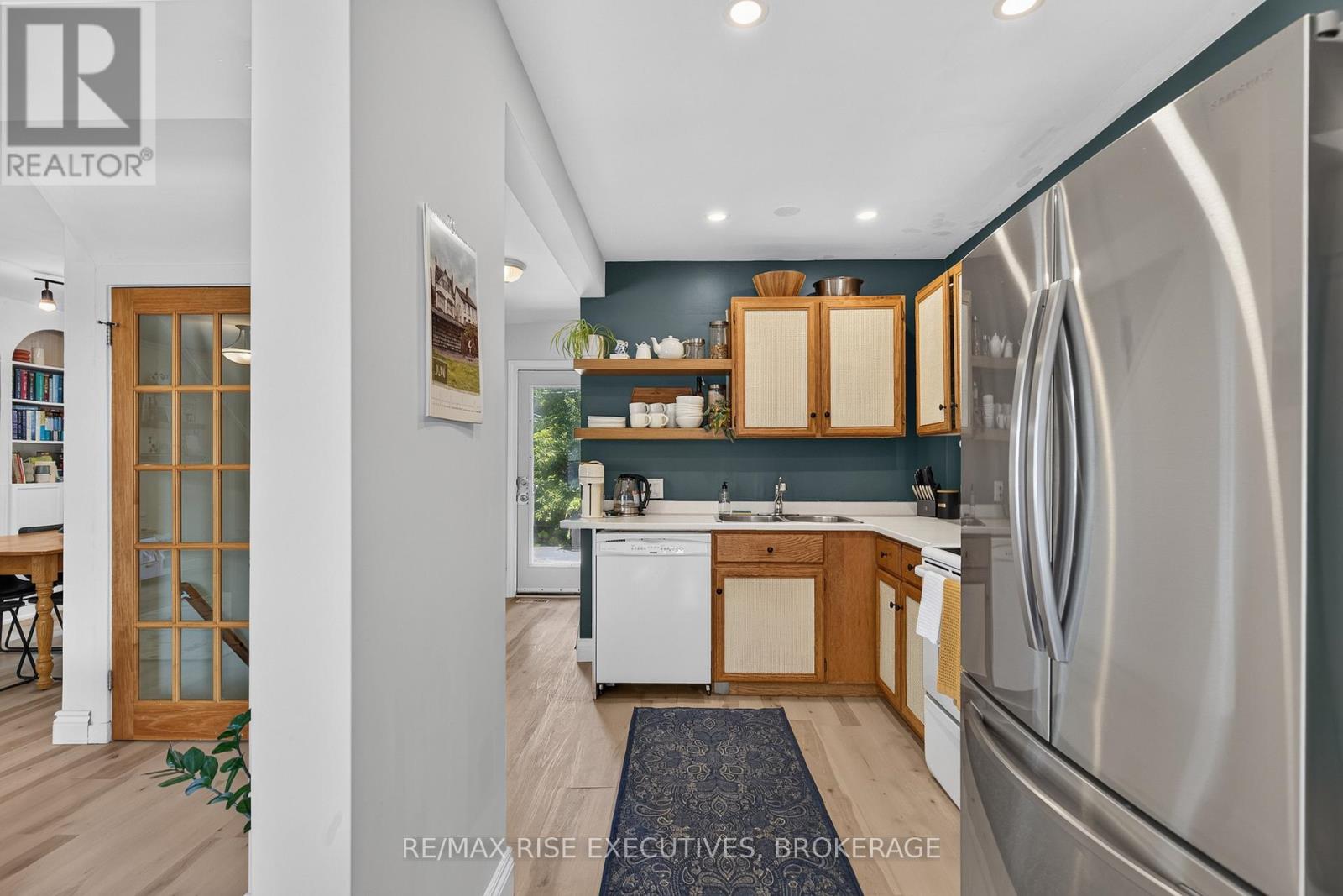 807 BROCK STREET - 16