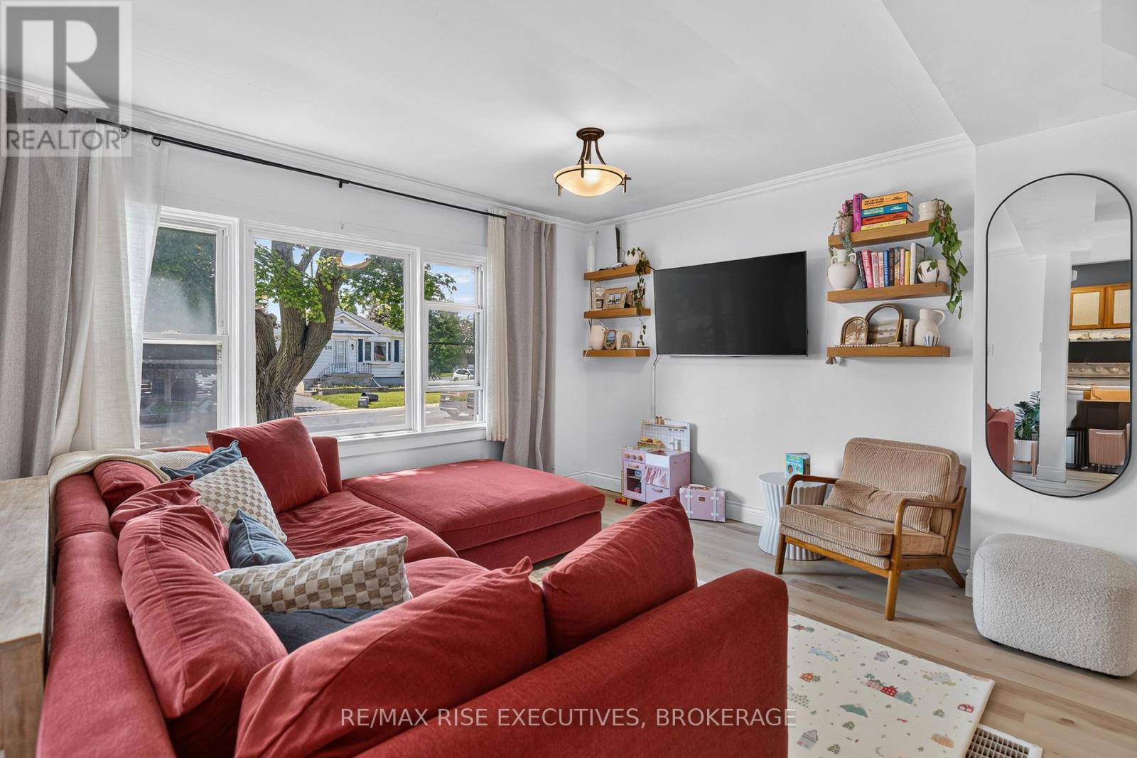 807 BROCK STREET - 21