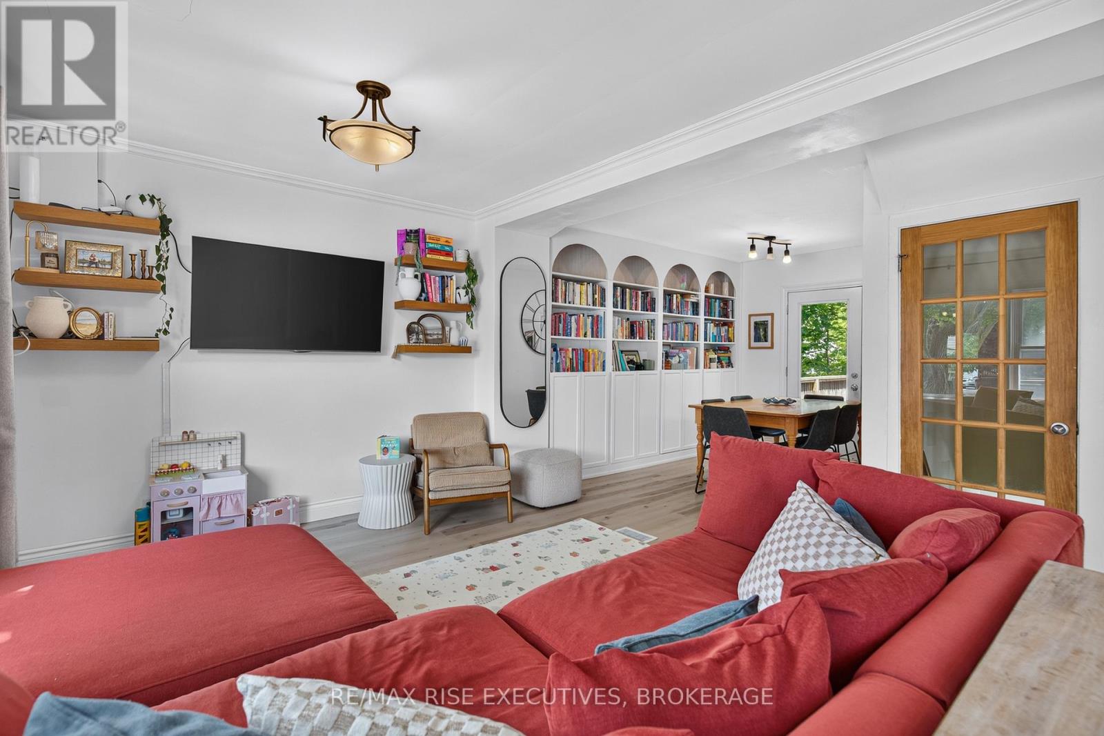 807 BROCK STREET - 23