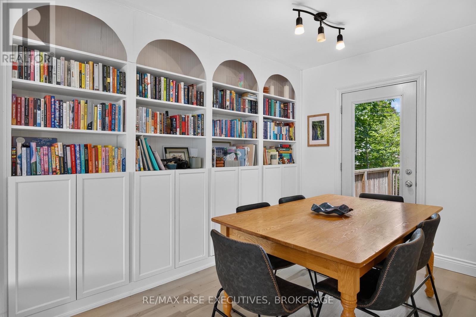 807 BROCK STREET - 25