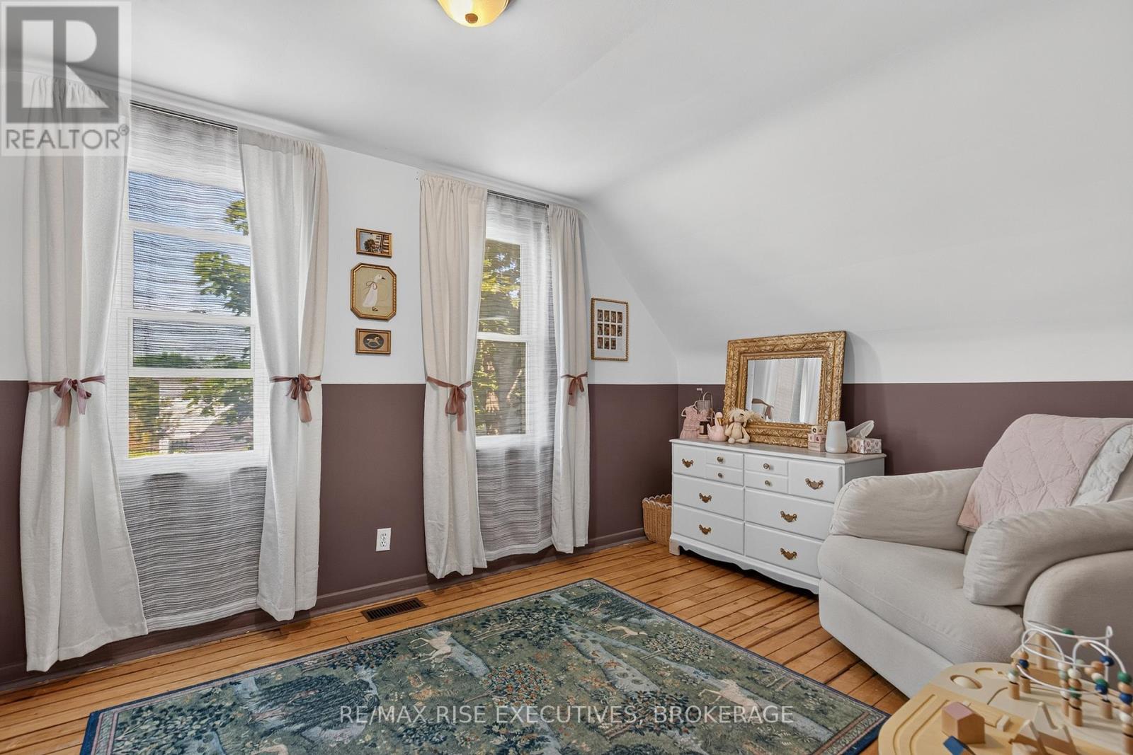 807 BROCK STREET - 29