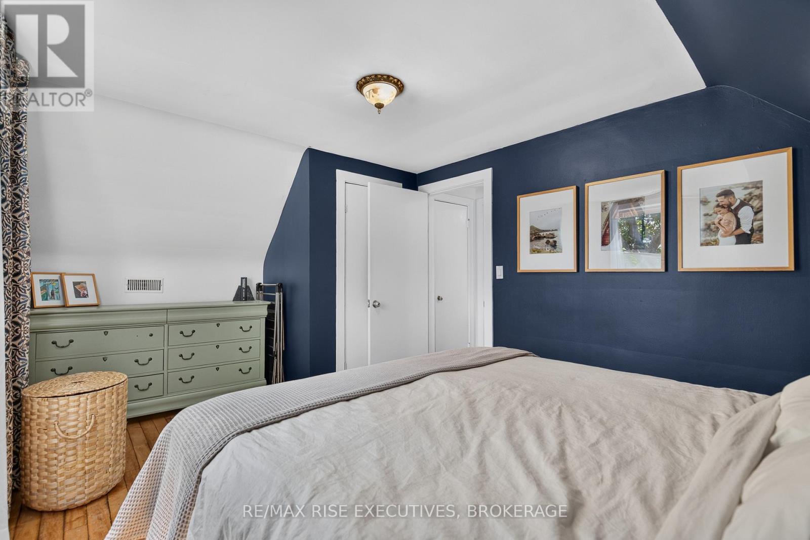 807 BROCK STREET - 32