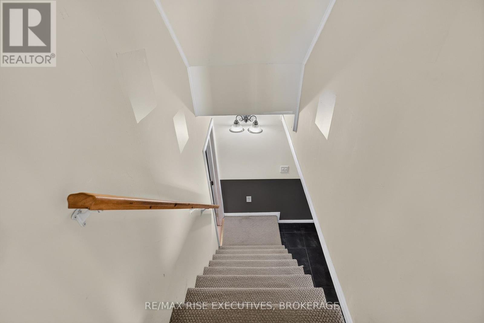 807 BROCK STREET - 35