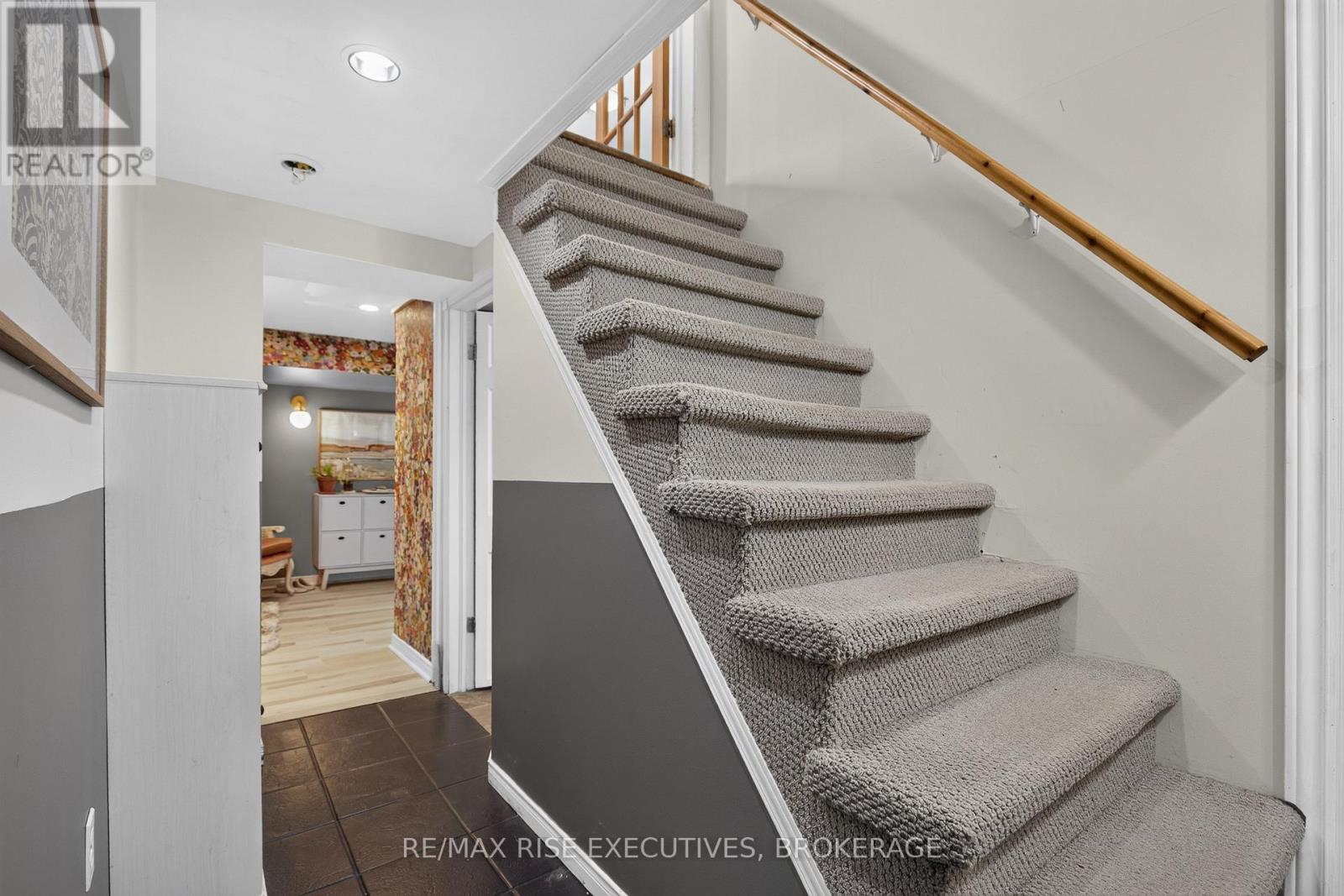 807 BROCK STREET - 36