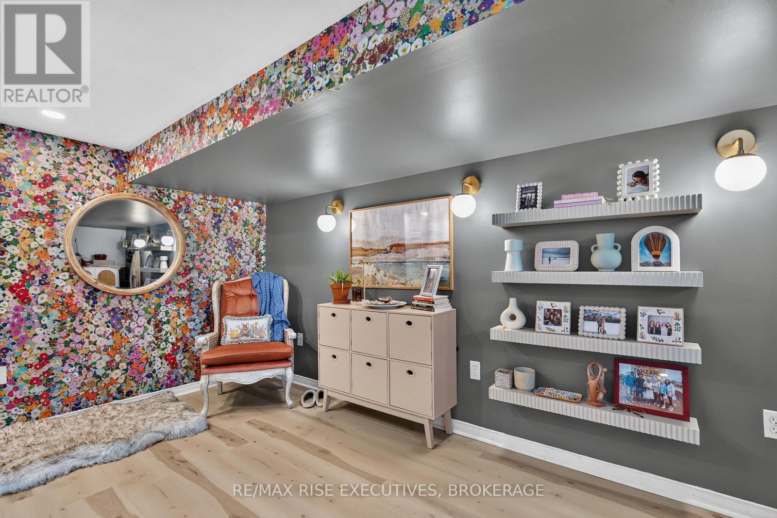 807 BROCK STREET - 39
