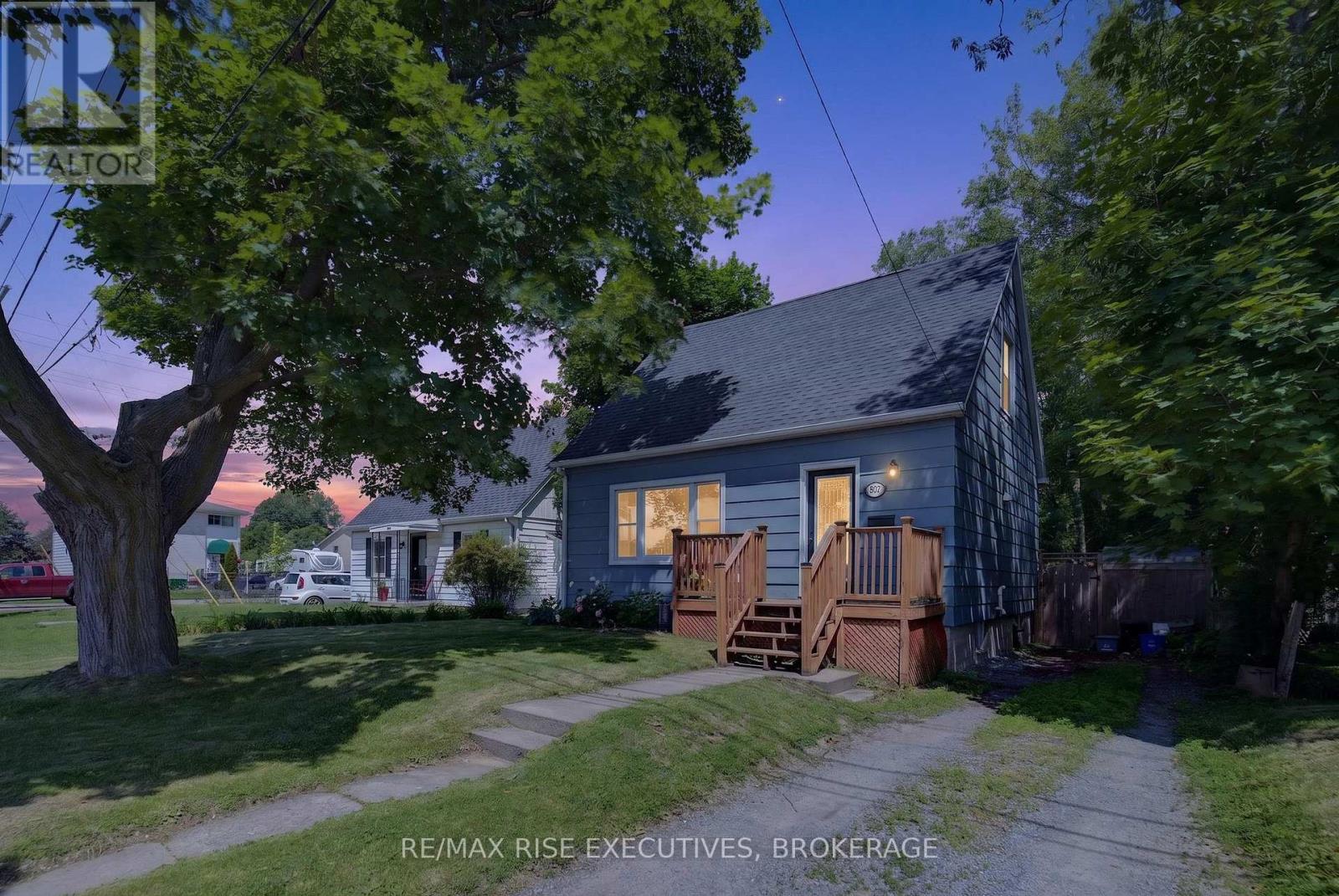 807 BROCK STREET - 4
