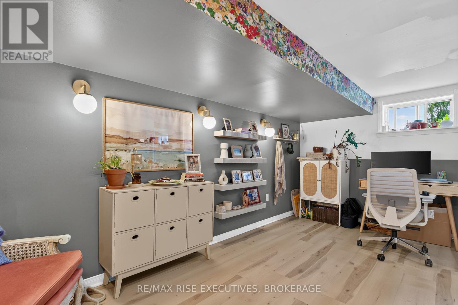 807 BROCK STREET - 40