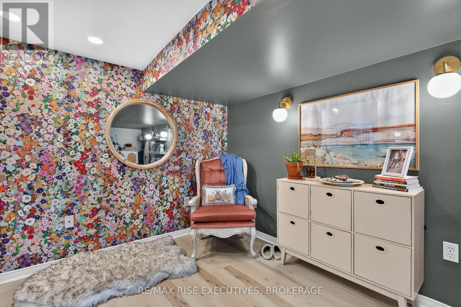 807 BROCK STREET - 42