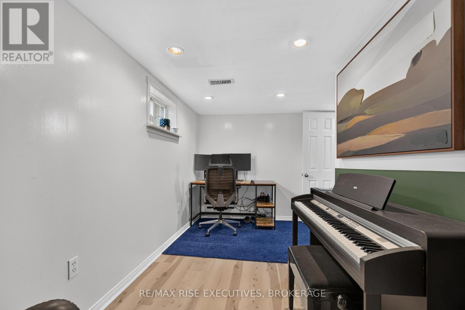 807 BROCK STREET - 43