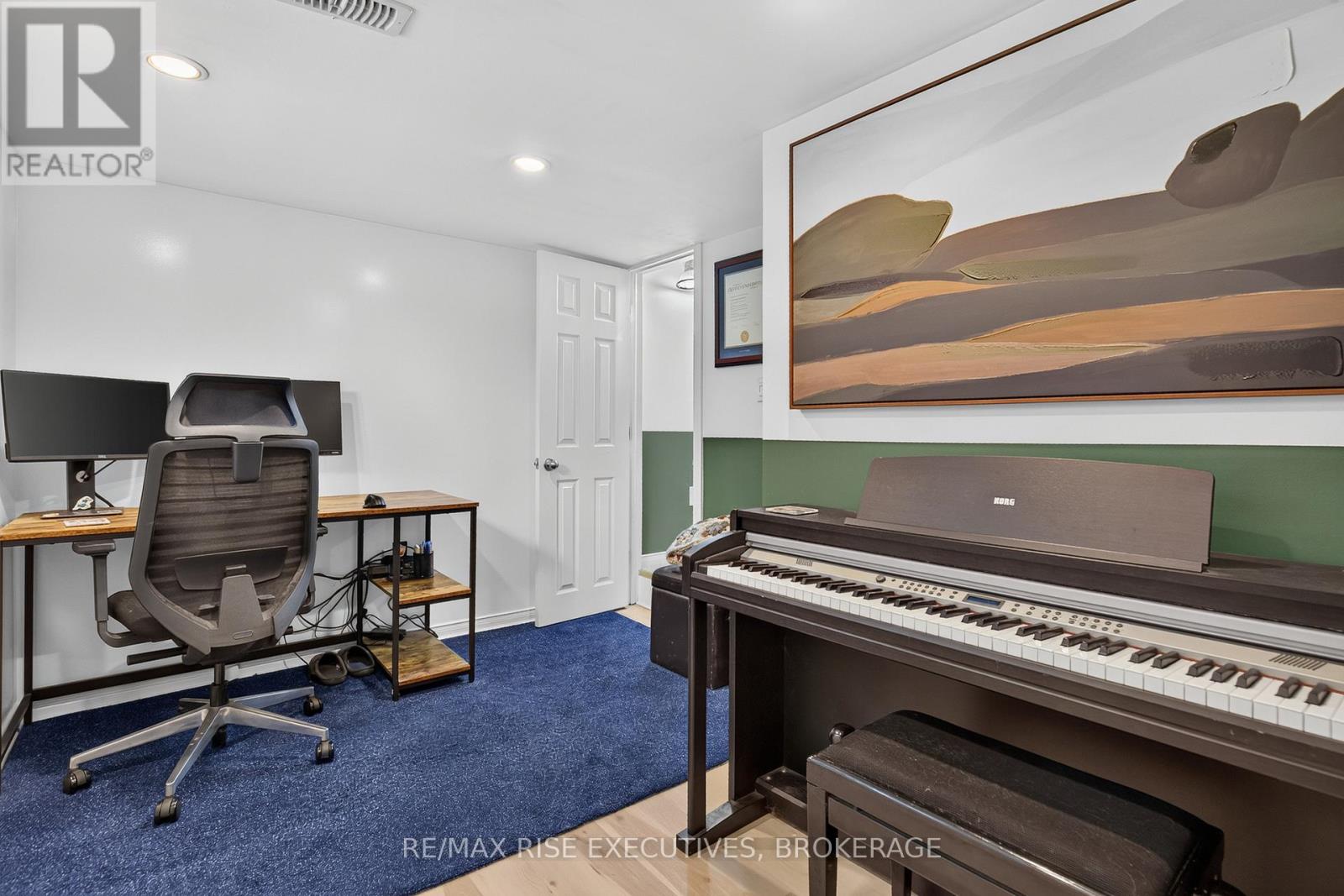 807 BROCK STREET - 44