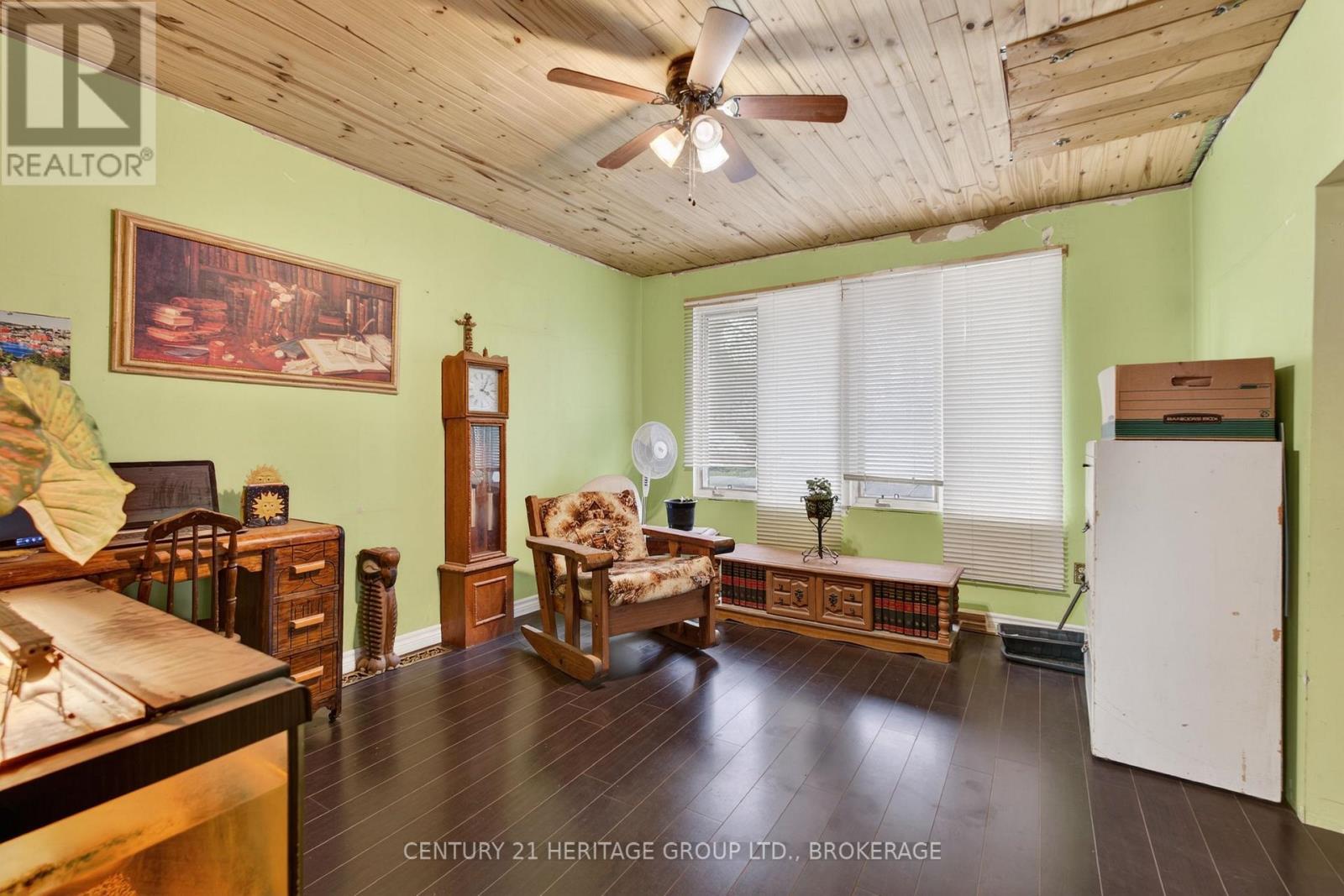 326 DUNDAS STREET - 12