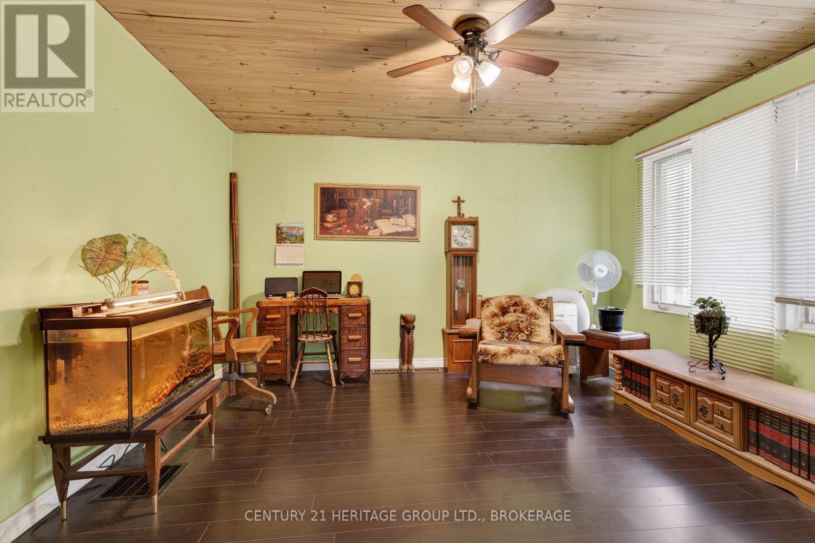 326 DUNDAS STREET - 13