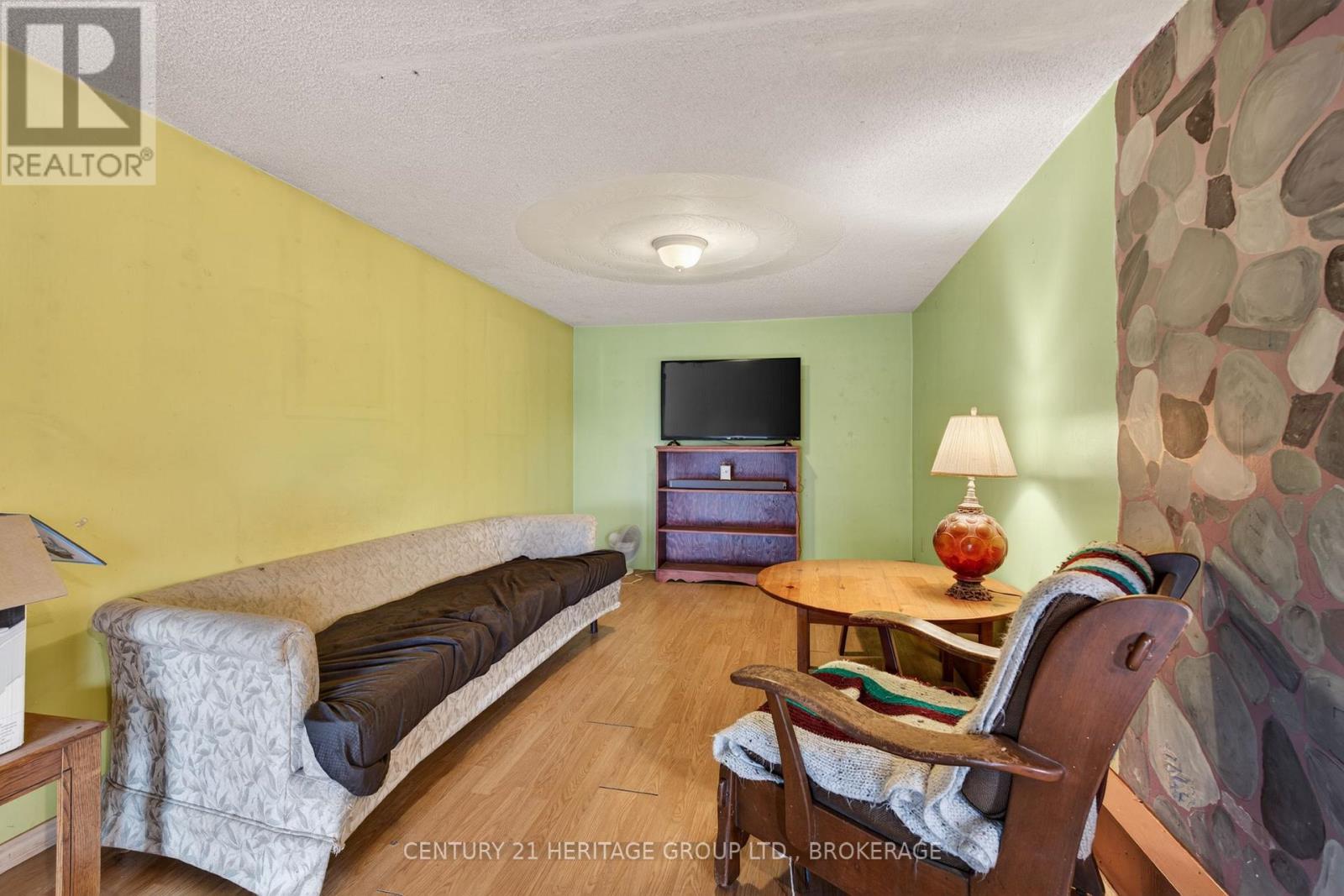 326 DUNDAS STREET - 18