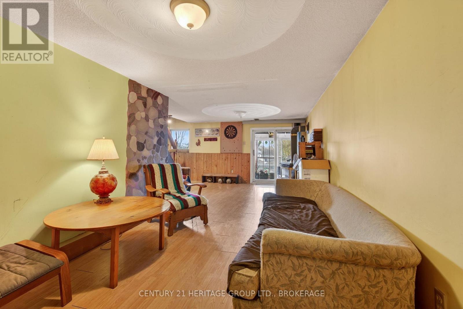 326 DUNDAS STREET - 19