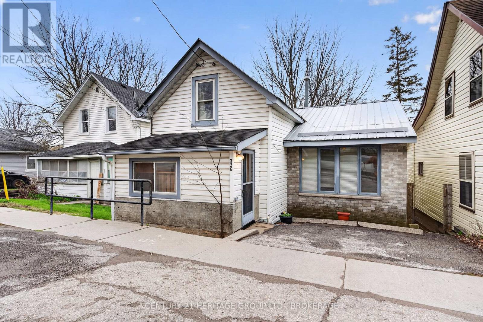 326 DUNDAS STREET - 2