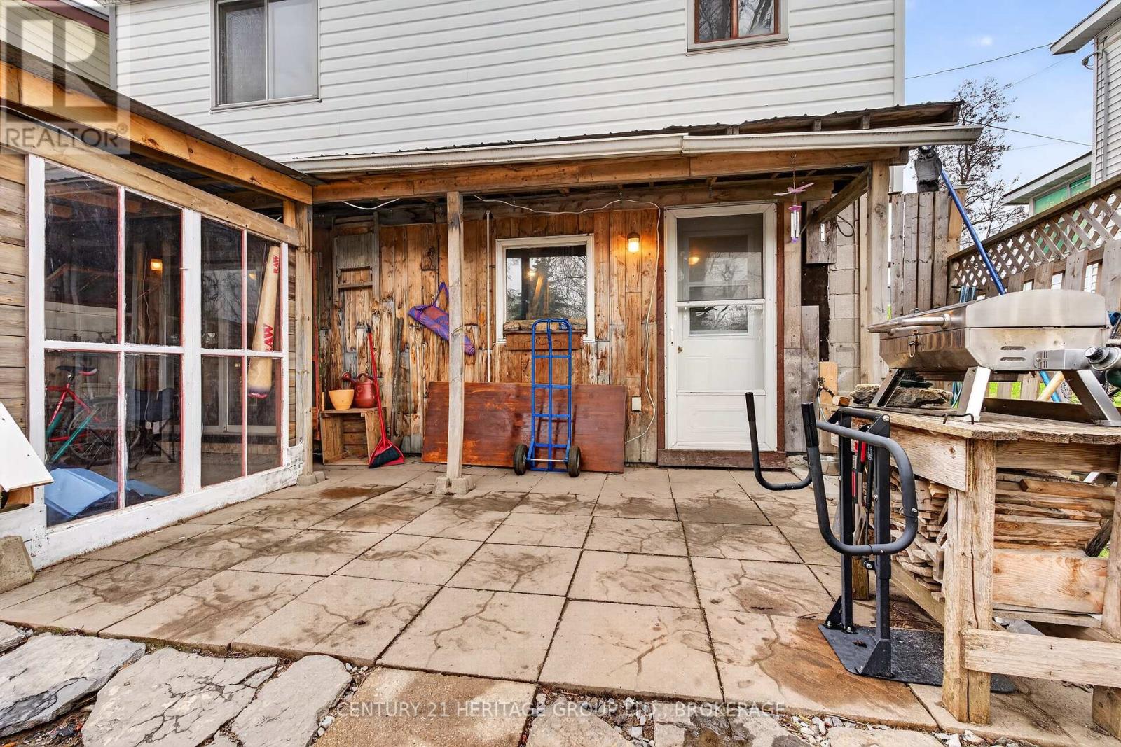 326 DUNDAS STREET - 22