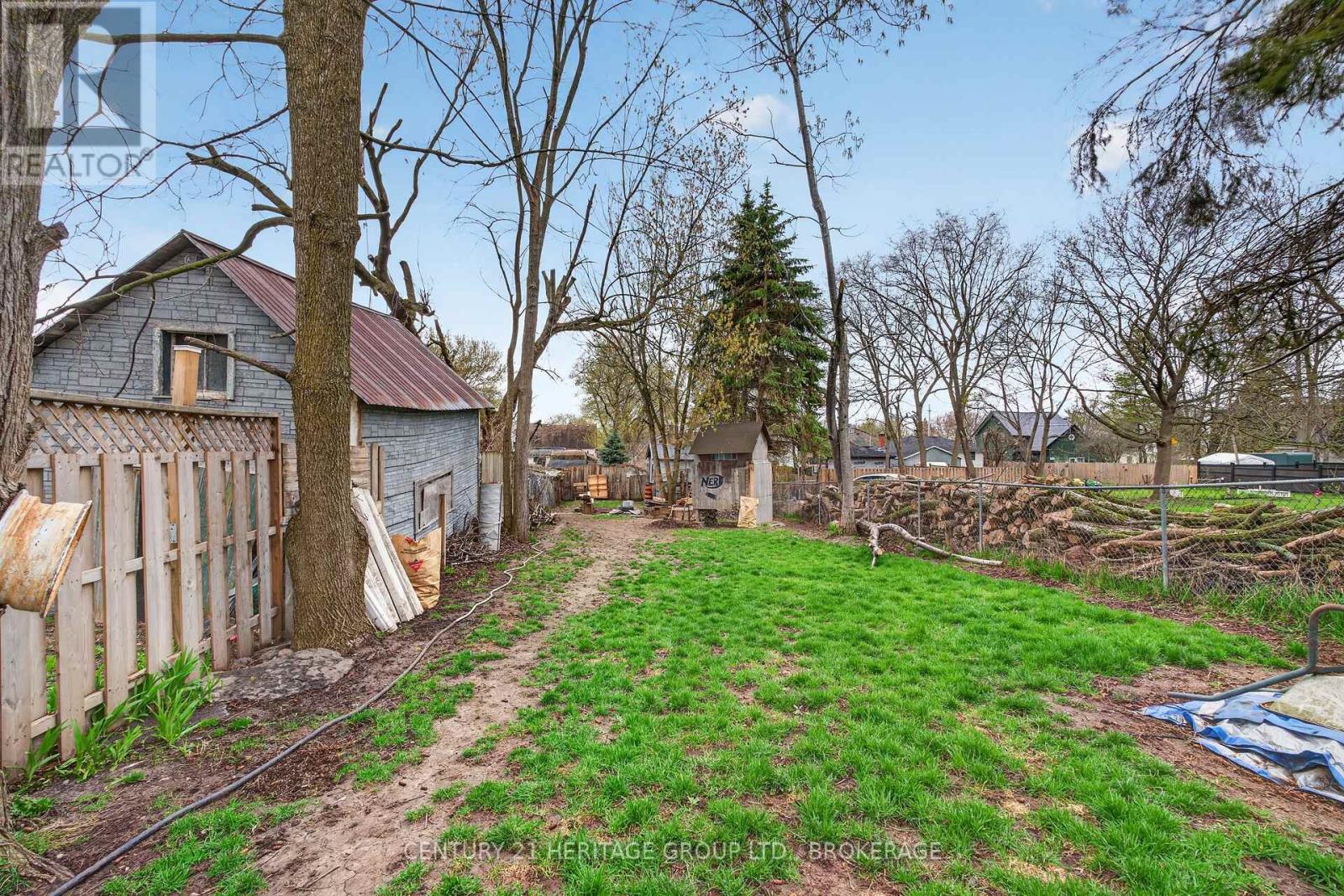 326 DUNDAS STREET - 25