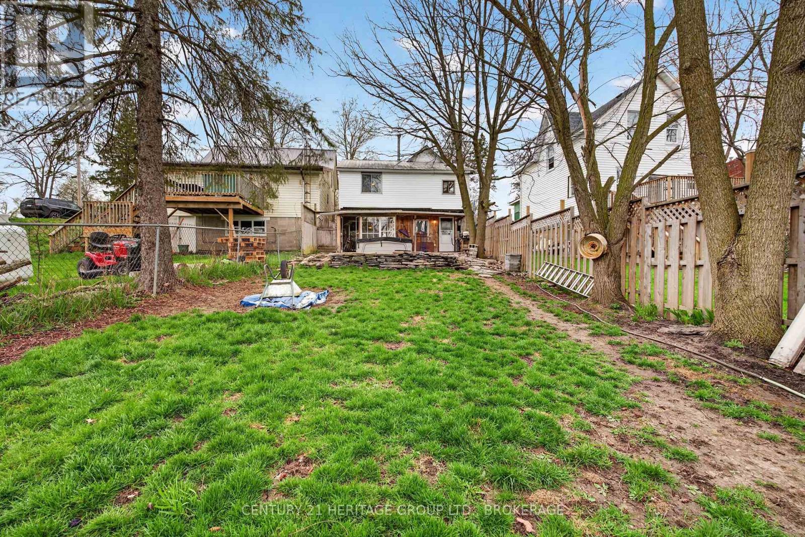 326 DUNDAS STREET - 26