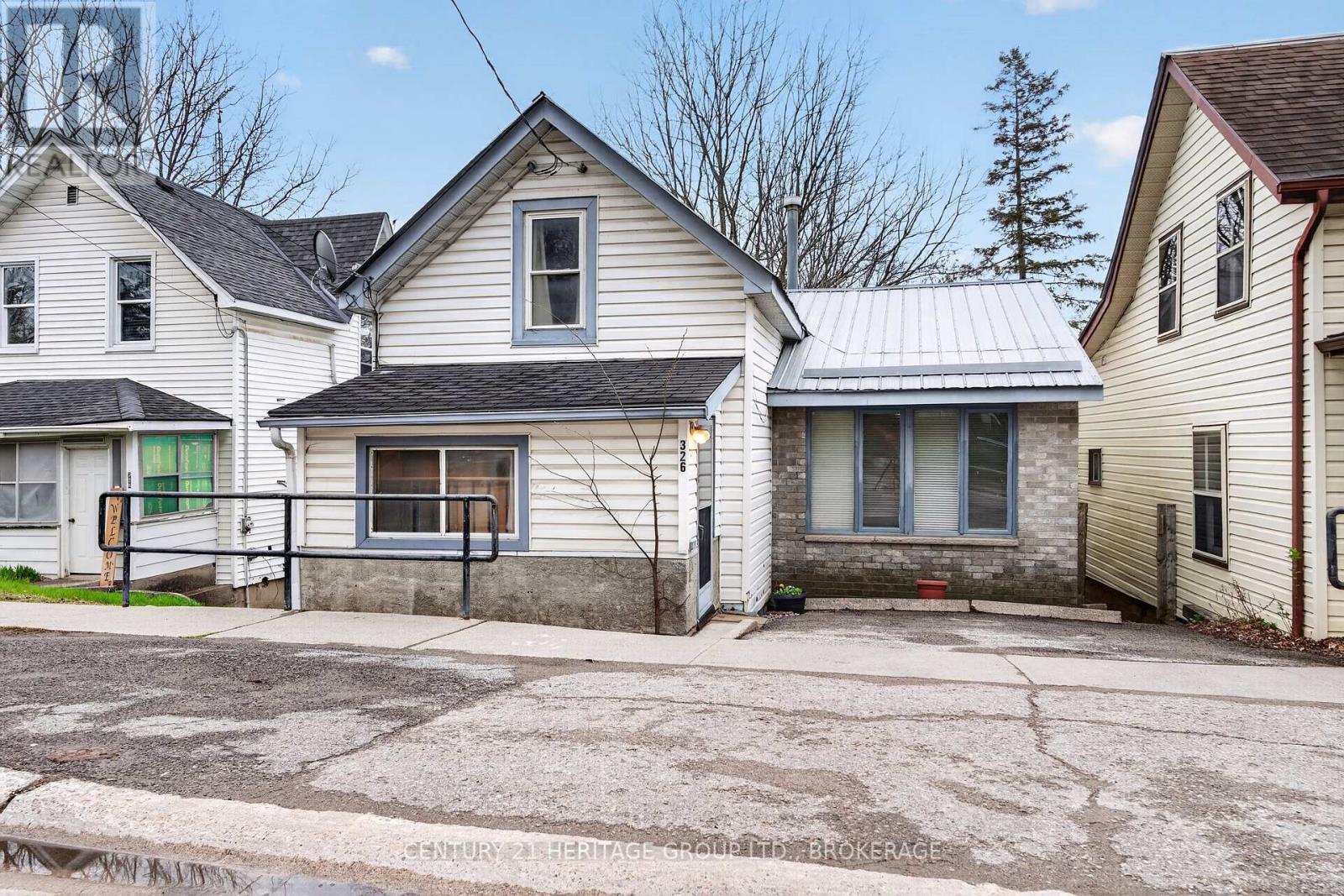 326 DUNDAS STREET - 3