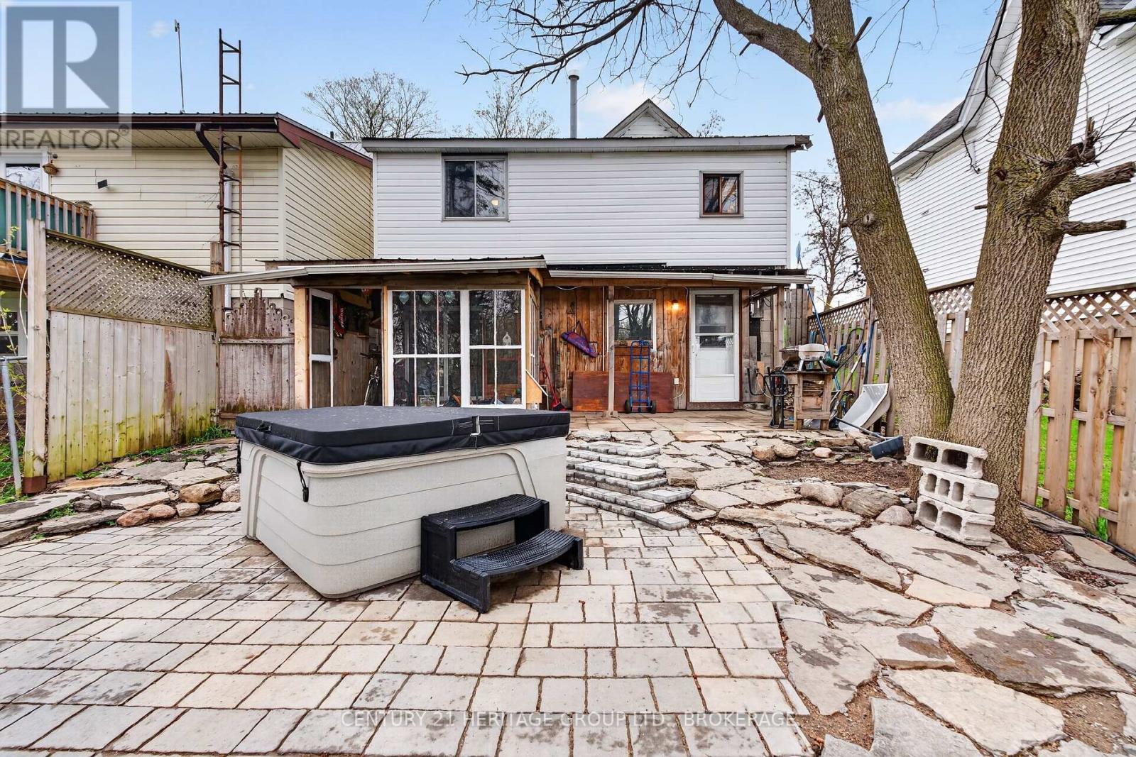 326 DUNDAS STREET - 30