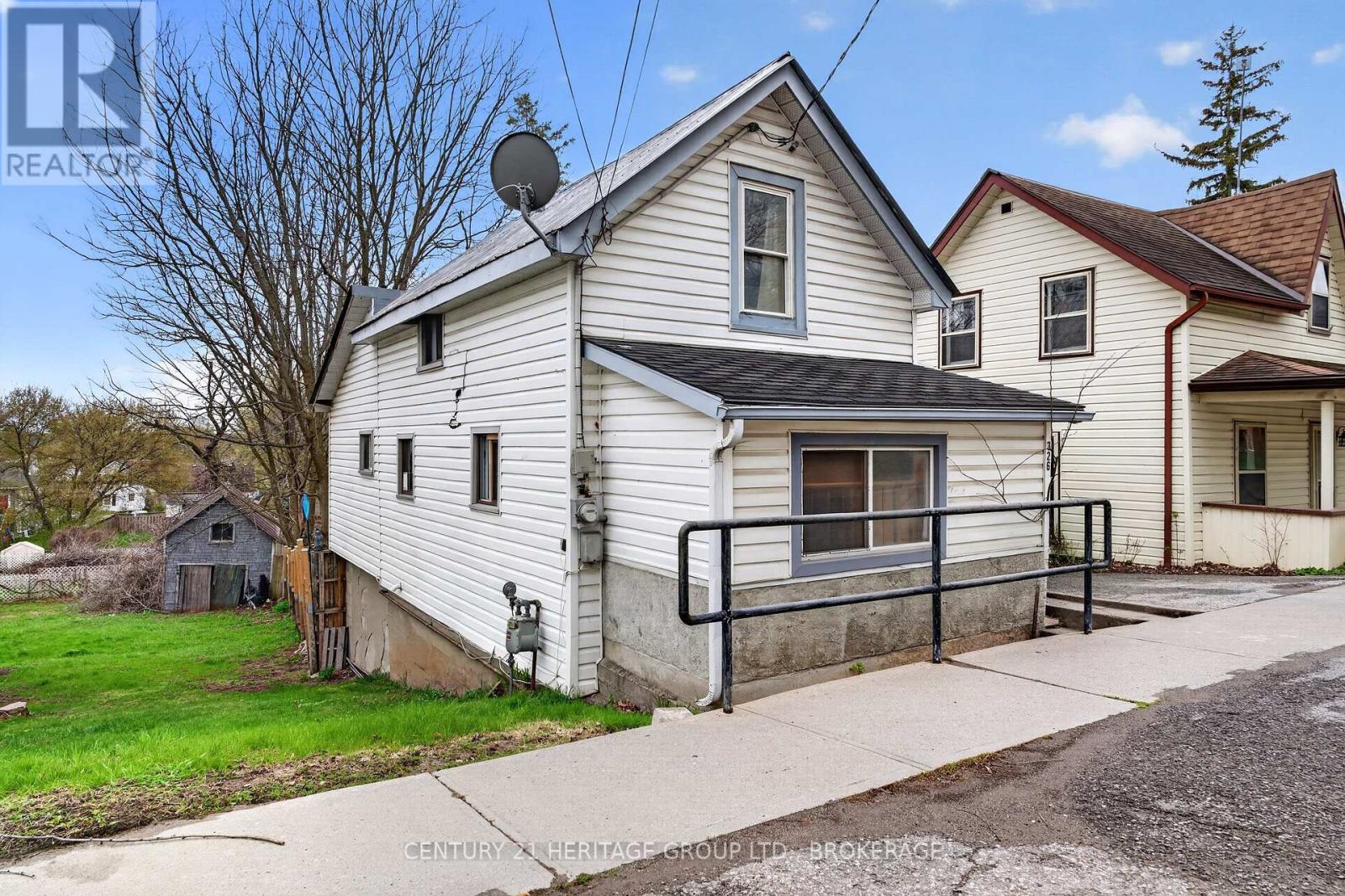 326 DUNDAS STREET - 4